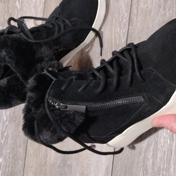 J/Slides NYC black suede zip booties w faux fur trim. Mint condition. Size 8 - Picture 9 of 12